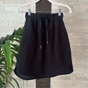 LULULEMON “On the Fly” Black Athletic Drawstring Skirt Size 2